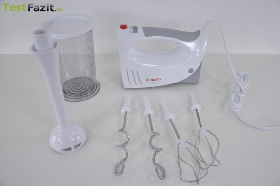 Handmixer mit Zubehör: Knethacken, Quirle und Mixfuß mit Mixbecher